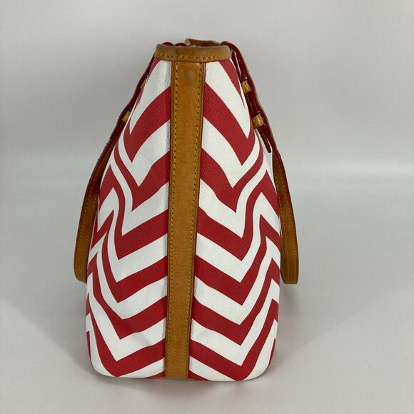 DOONEY & BOURKE RED, WHITE CHEVERON WOMENS SHOULDER BAG TOTE - Picture 2 of 16